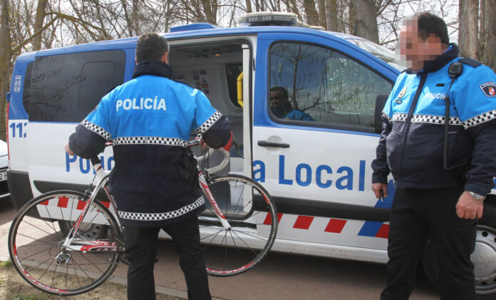 bicicleta pedal policía local