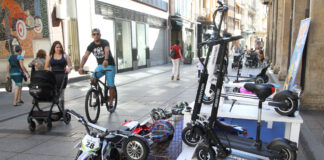 movilidad soExposición de patinetes eléctricos en una feria anterior de movilidad sostenible en Palencia.stenible