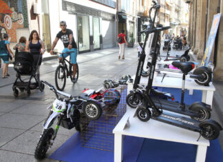 movilidad soExposición de patinetes eléctricos en una feria anterior de movilidad sostenible en Palencia.stenible