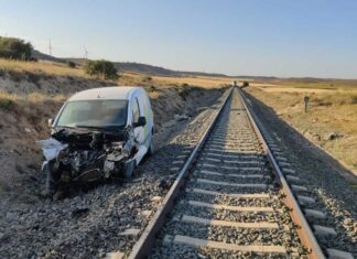 choque tren y furgoneta en Radona Soria agosto 2022
