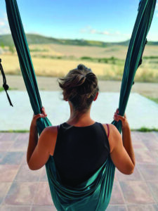 manu corral en el aire aeroyoga