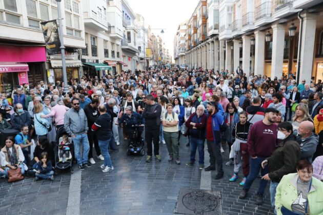 Concentración organizada por la plataforma en defensa de los derechos de las mujeres de Palencia en contra del asesinato de de Raquel. / Brágimo (ICAL)