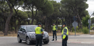 Imagen de archivo: Control de la Guardia Civil de Tráfico. / Eduardo Margareto (ICAL)