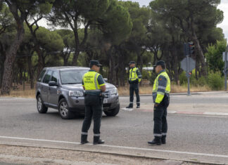 Imagen de archivo: Control de la Guardia Civil de Tráfico. / Eduardo Margareto (ICAL)