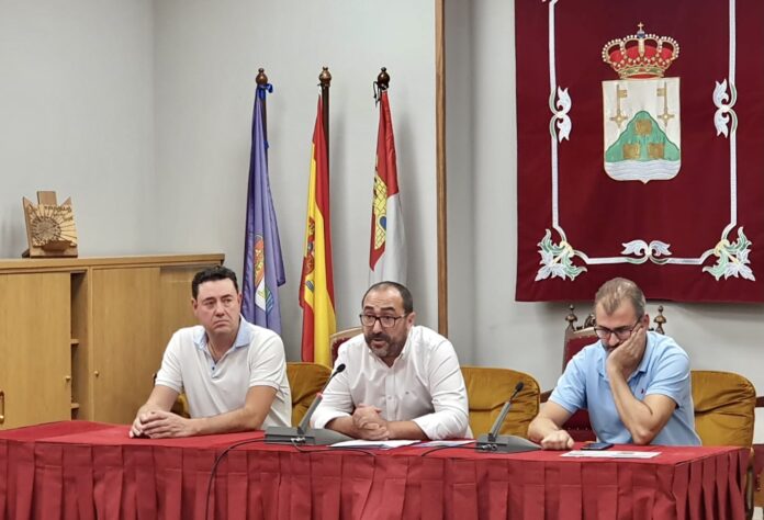 El alcalde de Tordesillas, Miguel Ángel Oliveira, informa sobre el Toro de la Vega, tras la decisión del TSJCyL