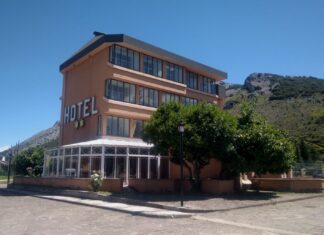 Antiguo hotel de Velilla del Río Carrión
