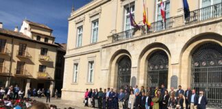 Minuto de silencio en condena del asesinato de Raquel en Palencia