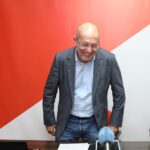 El procurador de Ciudadanos, Francisco Igea(I), y el alcalde de Palencia, Mario Simón(D), valoran los PGE 2023. / Brágimo (ICAL)