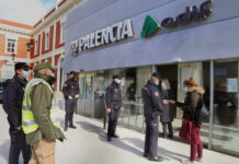 Castigados contra la pared de la estación de Palencia