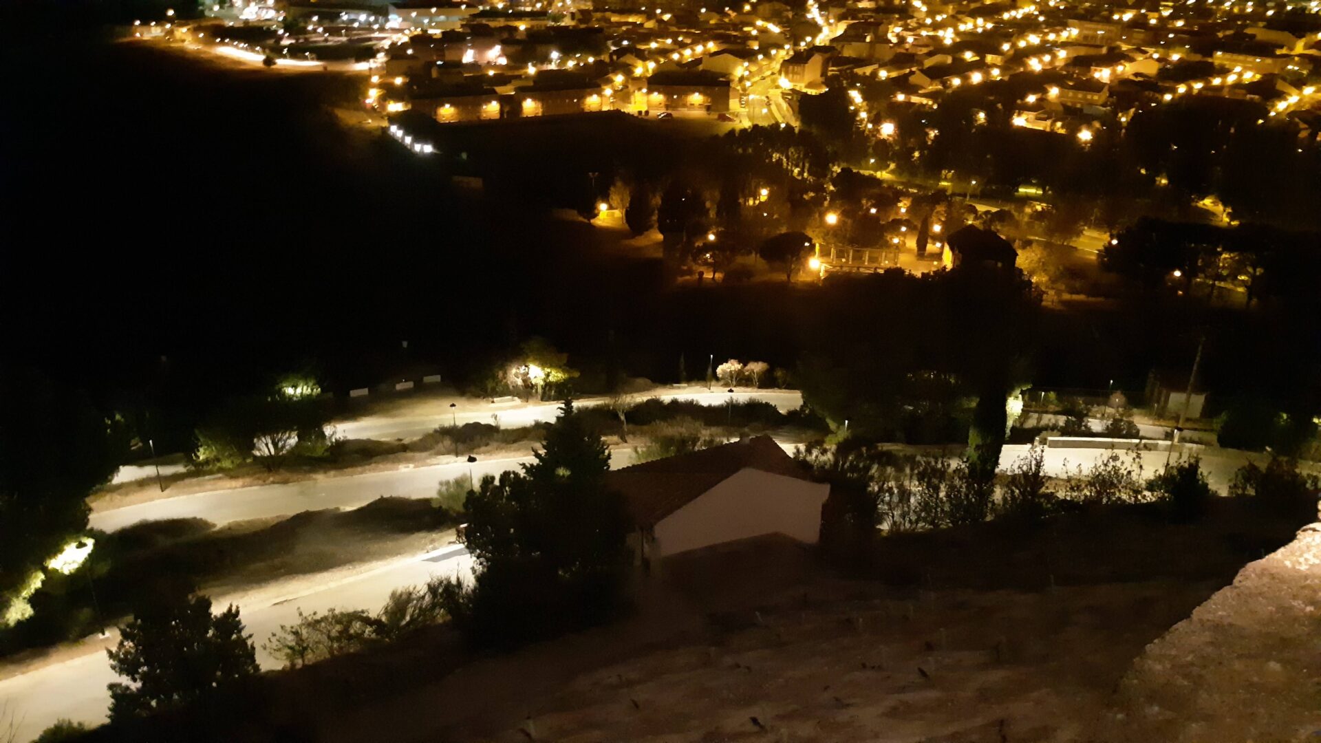 El-Alpe-d'Huez-nocturno-del-Cristo-del-Otero