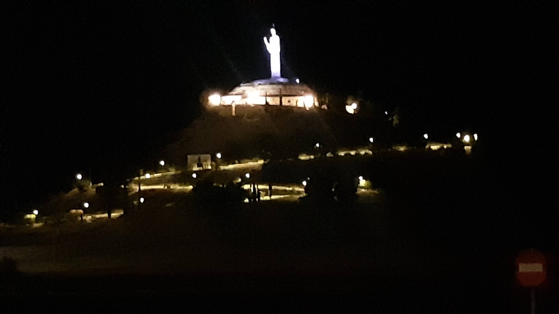 El-Alpe-d'Huez-nocturno-del-Cristo-del-Otero