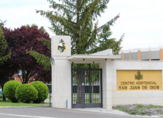Entrada del Centro Asistencial San Juan de Dios