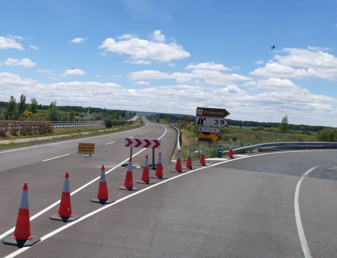 La A-67 seguirá cortada entre Amusco y Frómista a pesar del puente