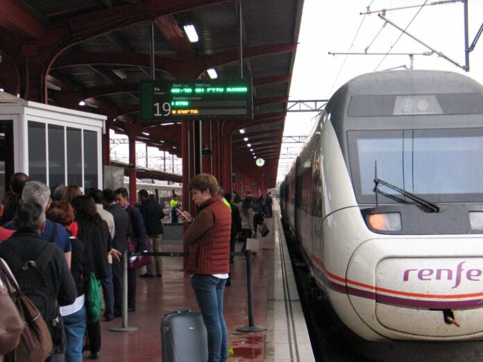 Vuelve el tren que trae a los turistas a Palencia