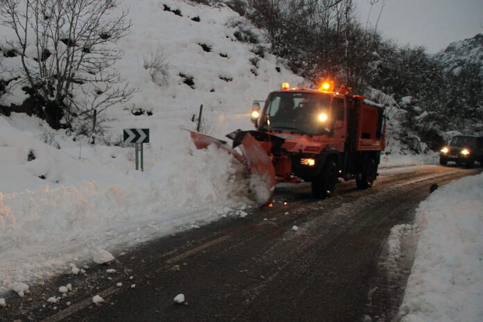 El-PP-denuncia-acusa-de-falta-de-previsión- Diputación-León-incomunicacion--Valle-Valdeon-nieve