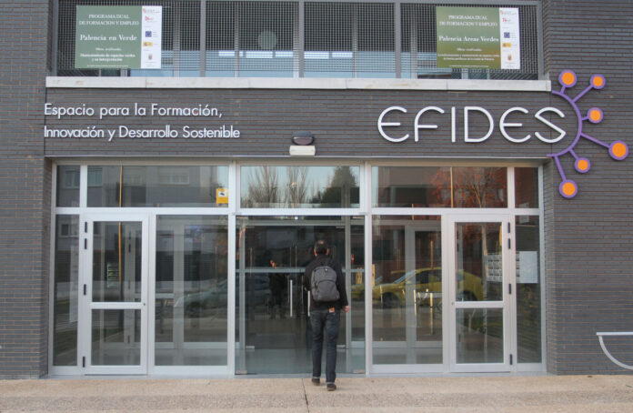 La-Policía-Local-evita-que-una-joven-se-arroje-desde-un-balcón-del-Efides-de-Palencia La Policía Local evita que una joven se arroje desde un balcón del Efides de Palencia