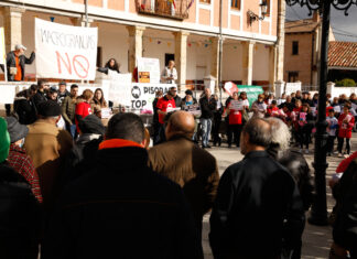 Prádanos-Ojeda-escenifica-rechazo-comarca-contra-las-macrogranjas-porcinas-t