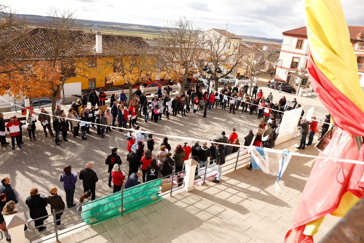 Prádanos-Ojeda-escenifica-rechazo-comarca-contra-las-macrogranjas-porcinas-t