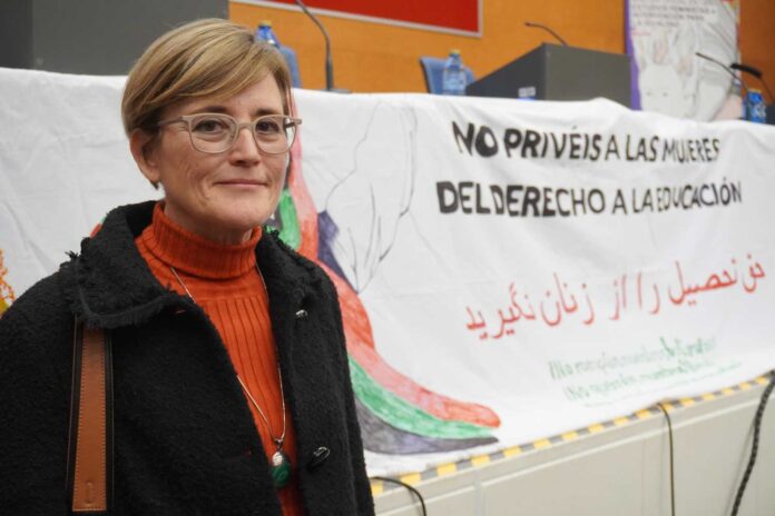 Rosalba Fonteriz, delegada del Rector para la Responsabilidad Social Universitaria, en la jornada de inauguración del máster oficial en Estudios Feministas