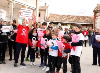 Concentracion contra el proyecto de macrogranjas en Prádanos de Ojeda convocada por Pisoraca y Comarcas Vivas- Foto Victoria Díaz