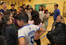 La consejera de Familia e Igualdad de Oportunidades, Isabel Blanco, visita a los participantes del programa Conciliamos Incluye Navidad del colegio Juan Mena de Palencia. BRÁGIMO - ICAL