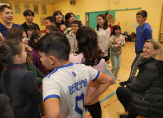 La consejera de Familia e Igualdad de Oportunidades, Isabel Blanco, visita a los participantes del programa Conciliamos Incluye Navidad del colegio Juan Mena de Palencia. BRÁGIMO - ICAL