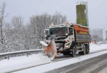 Cuña-y-sal-quitanieves-en-acción-en-Palencia-k
