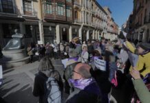 Feministas-de-León-Ponferrada-Palencia-concentran-en-defensa-aborto-“libre,-seguro-gratuito”
