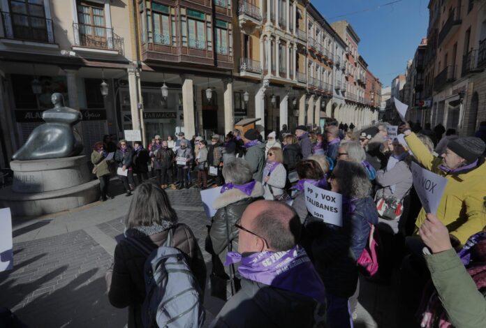 Feministas-de-León-Ponferrada-Palencia-concentran-en-defensa-aborto-“libre,-seguro-gratuito”