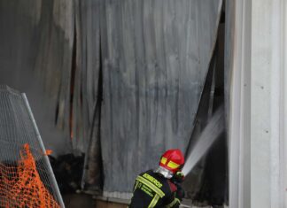 Incendio en la fábrica de Cascajares en Dueñas (Palencia) - Brágimo (ICAL)