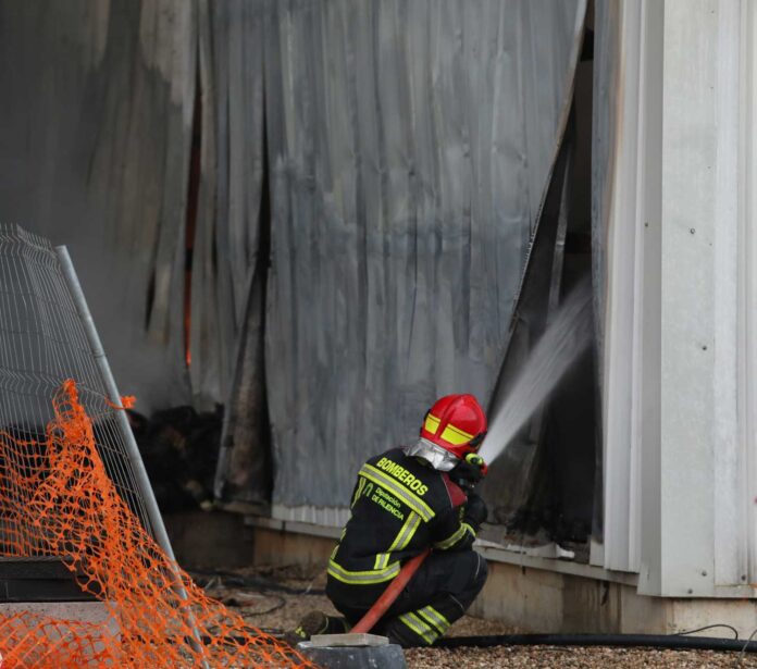 Incendio en la fábrica de Cascajares en Dueñas (Palencia) - Brágimo (ICAL)