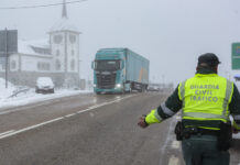 La-nieve-obliga-a-embolsar-camiones-A-6-Portela-Valcarce-y-Valgoma-León
