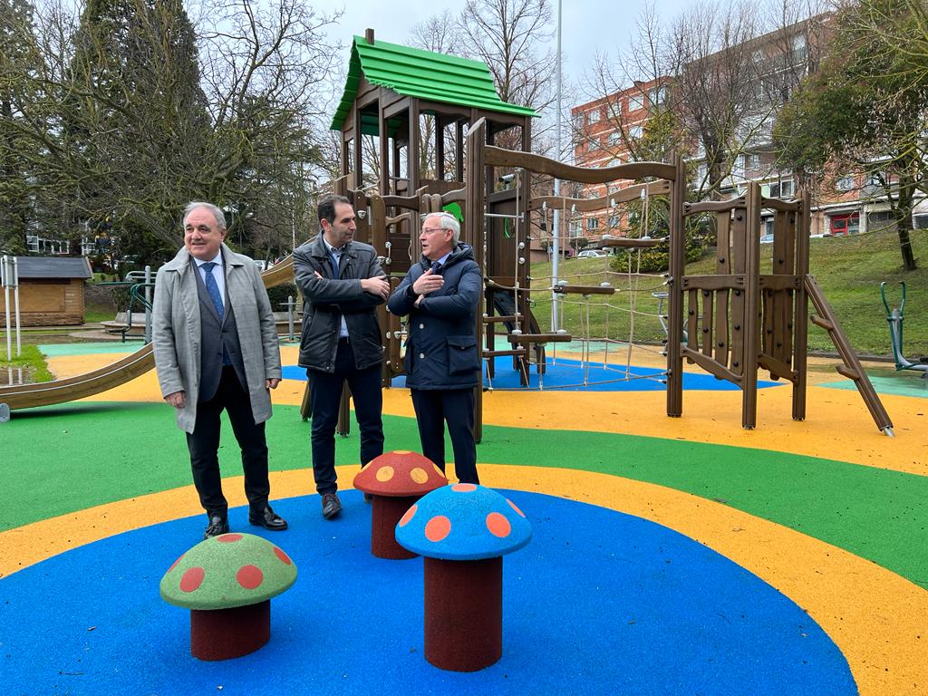 Las Huertas del Obispo de Palencia estrenan nuevo parque infantil
