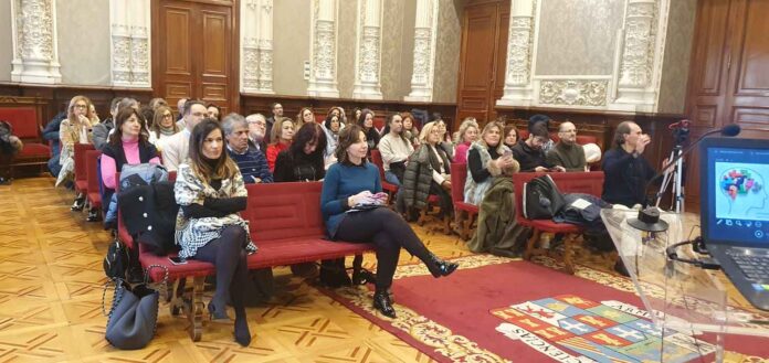 Público asistente a la Jonrada Regional de Orientadores en el Palacio Provincial de la Diputación de Palencia