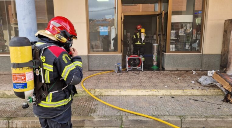 Sofocan-un-incendio-en-almacén-de-electrodomésticos-Saldaña