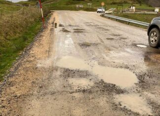 El PSOE denuncia el mal estado de la carretera de Cervera a Potes, a pesar de las obras de mejora