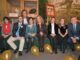 Imagen de archivo de una de las últimas subastas benéficas de capones, en la que aparece Alfonso Jiménez (derecha) posando con la infanta Elena y representantes de la entidad beneficiaria, la Fundación Prodis
