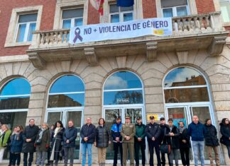 minuto de silencio en Palencia por el doble asesinato de violencia de género en Valladolid - 23 de enero de 2023