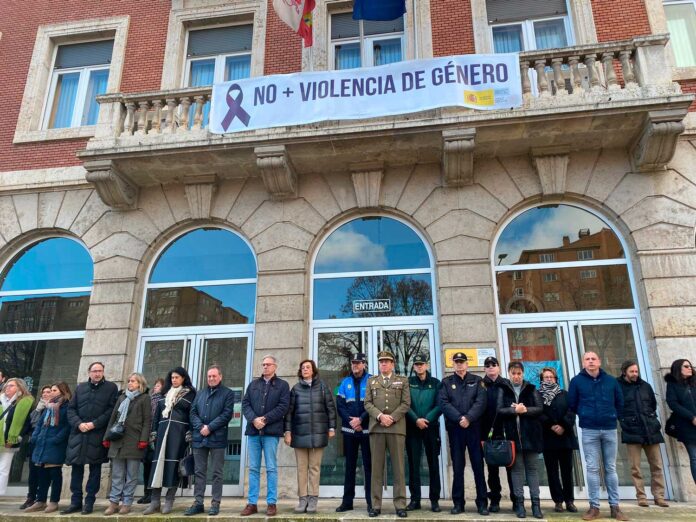 minuto de silencio en Palencia por el doble asesinato de violencia de género en Valladolid - 23 de enero de 2023