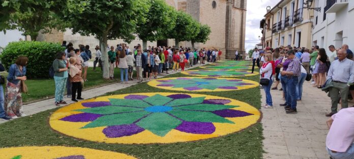Alfombra Floral en el Corpus de Carrión de los Condes 2022 - Foto Ayuntamiento de Carrión