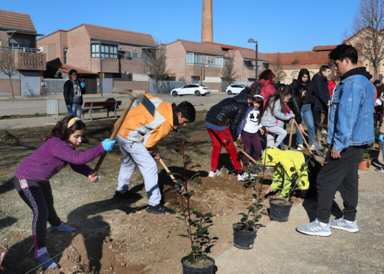 Plantar árboles en Villamuriel de Cerrato