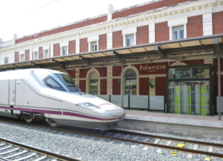 Avant de Palencia. Estación de ferrocarril y tren de Palencia