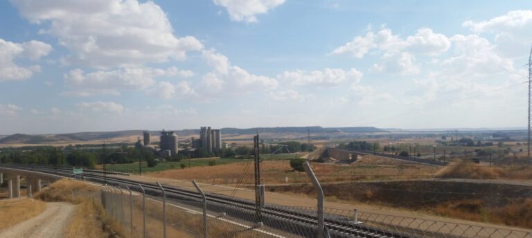 La-escasez-petroleo-lleva-Cementos-Porland-seguir-quemando-carbón-Venta-Baños