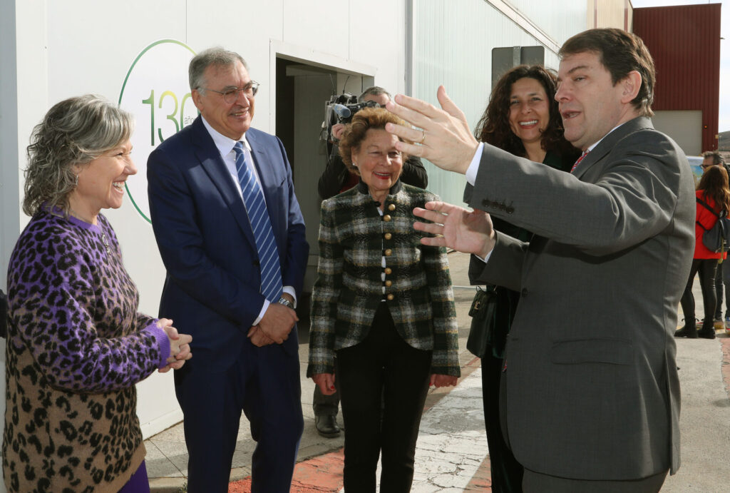 El presidente de la Junta participa en el 130 aniversario de Galletas Gullón en Aguilar de Campoo (Palencia)