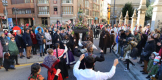 Palencia-celebra-Las-Candelas-en-honor-su-patrona-la-Virgen-Calle-l
