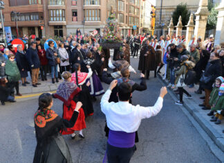 Palencia-celebra-Las-Candelas-en-honor-su-patrona-la-Virgen-Calle-l