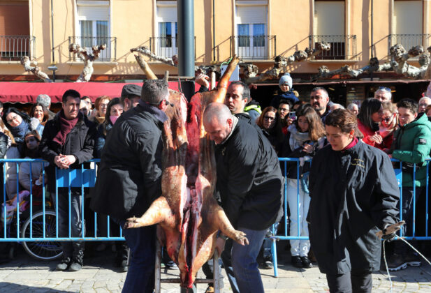 Palencia-celebra-Las-Candelas-en-honor-su-patrona-la-Virgen-Calle-l
