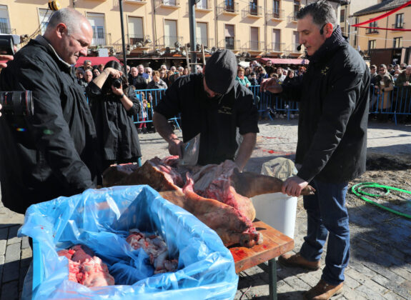 Palencia-celebra-Las-Candelas-en-honor-su-patrona-la-Virgen-Calle-l