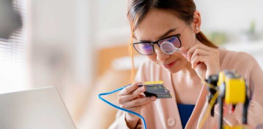 mujer ciencia investigación científica ingeniera