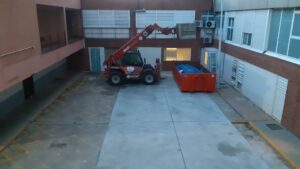 Espacio en el que se instalará el módulo prefabricado y ya contratado, en el que se establecerá la sala de espera de urgencias durante los próximos años. / Óscar Herrero